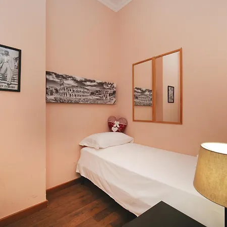Pettinari By Buddyrent Apartment